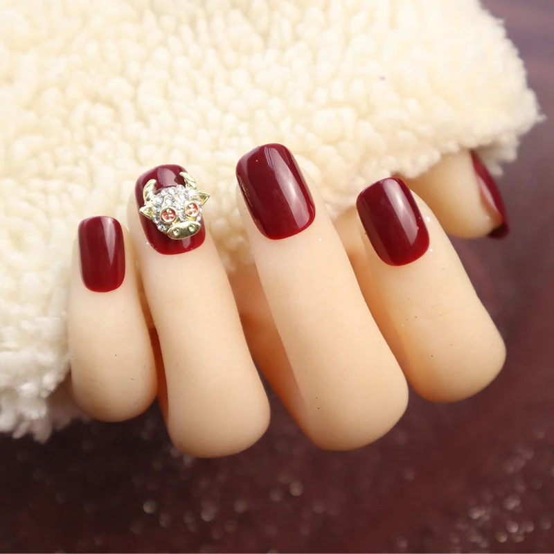 Elegantes Press-On-Nagel-Set mit Strass-Akzenten