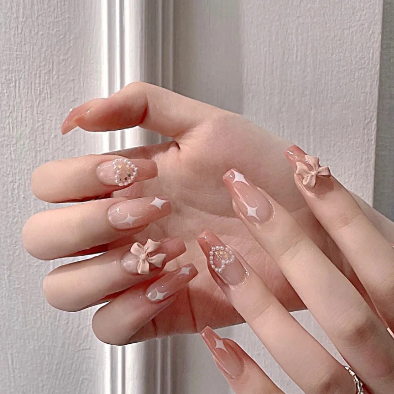 Dekorative Nagelkunst