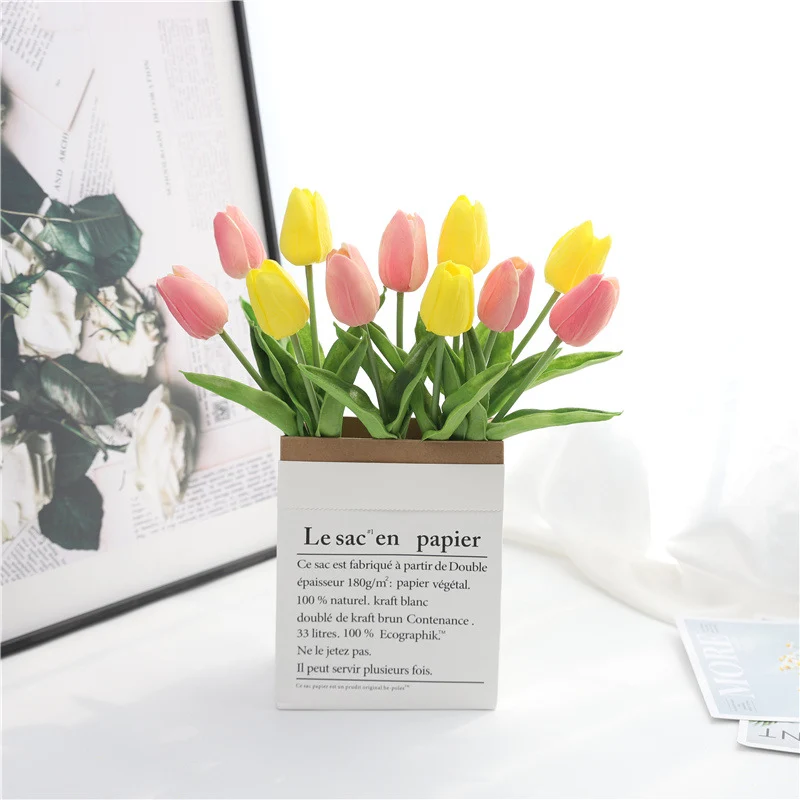 Künstlicher dekorativer Tulpenstrauß