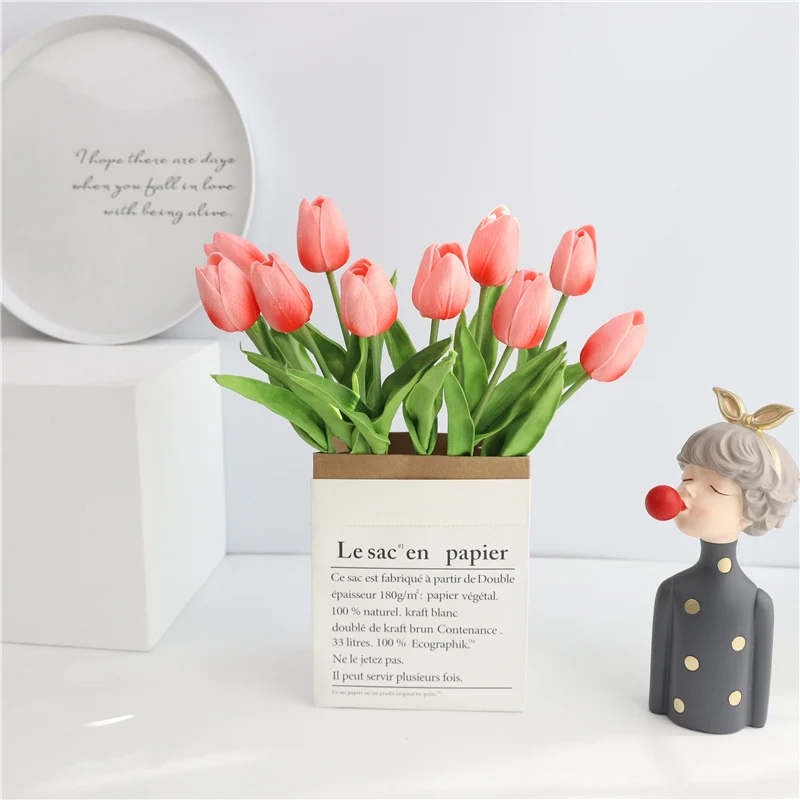 Künstlicher dekorativer Tulpenstrauß