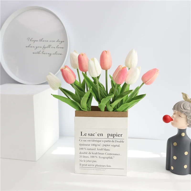 Künstlicher dekorativer Tulpenstrauß