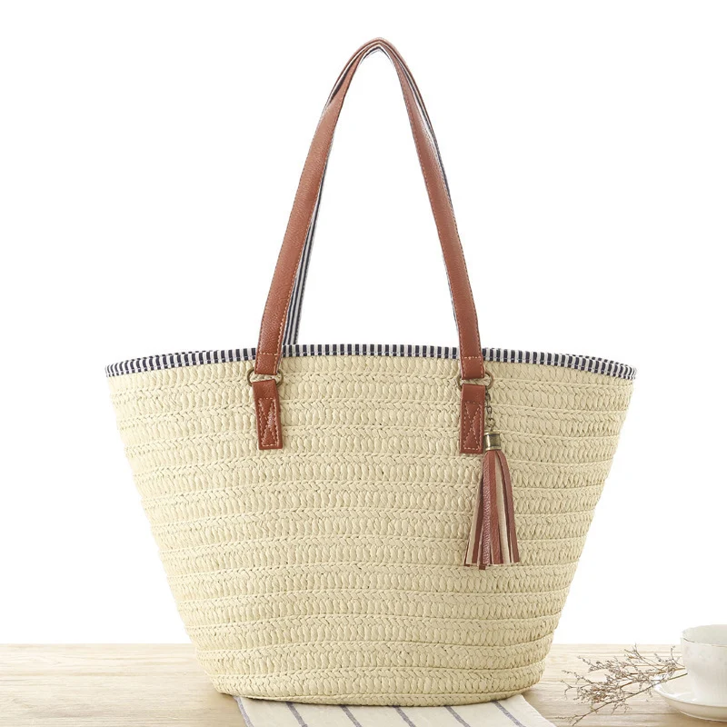 Strandtasche aus handgewebtem Naturmaterial mit elegantem Lederdetail Skanto