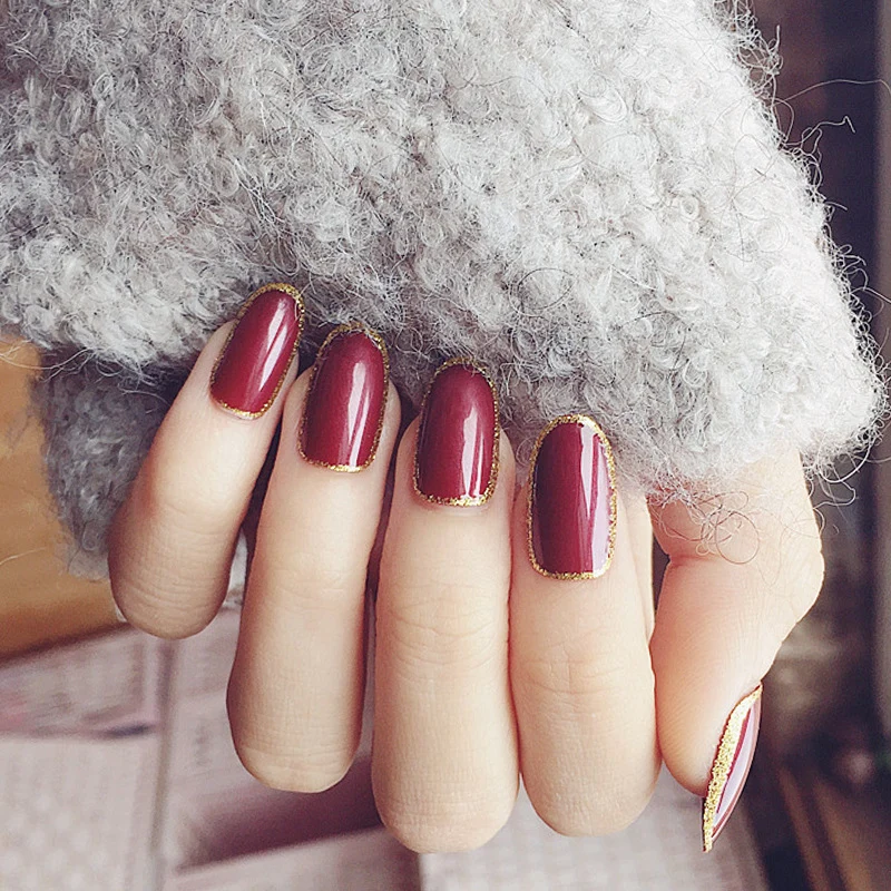 Elegante Glänzende Press-On Nägel mit Goldrand