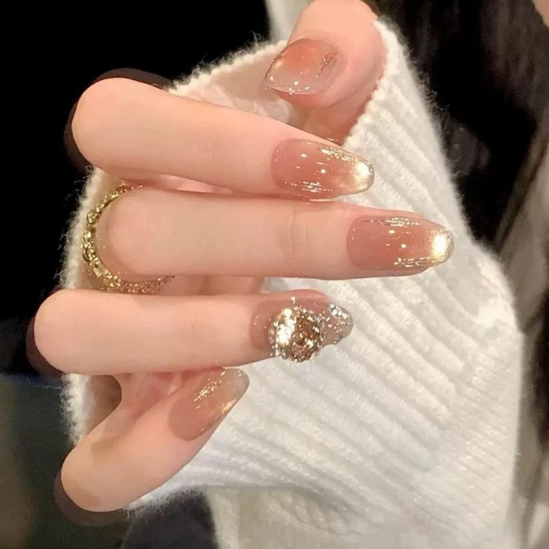 Elegantes Glänzendes Press-On Nagelset mit Strass-Akzenten