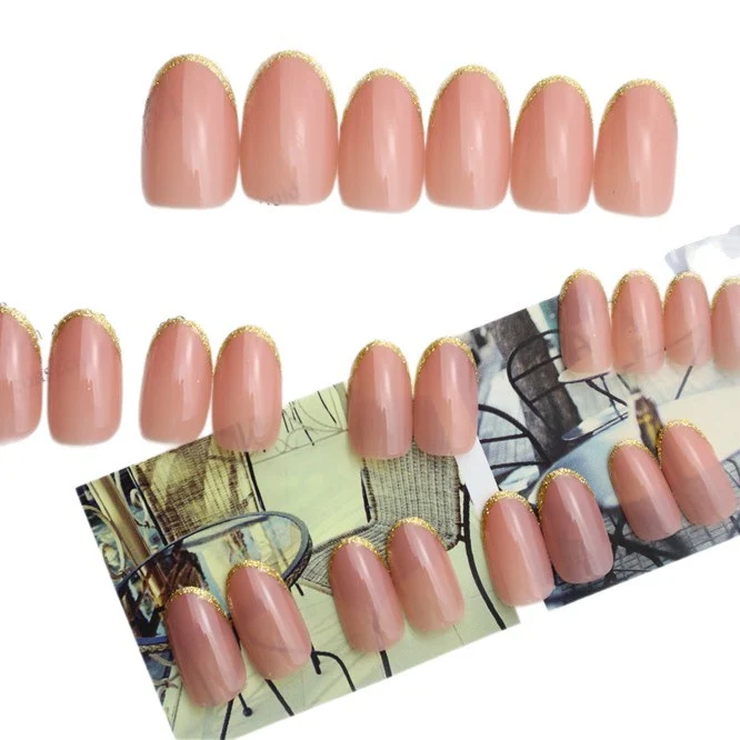 Elegantes Glossy Press-On Nagelset mit goldenen Akzenten