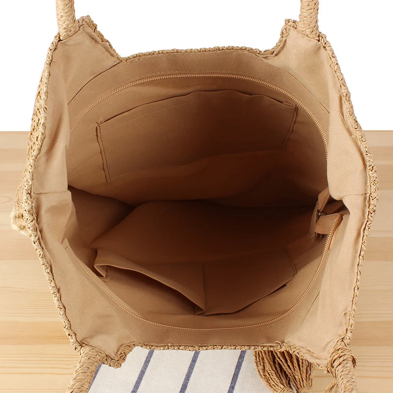 Moderne Strand-Einkaufstasche aus gewebtem Naturmaterial mit Fransen-Details Skanto