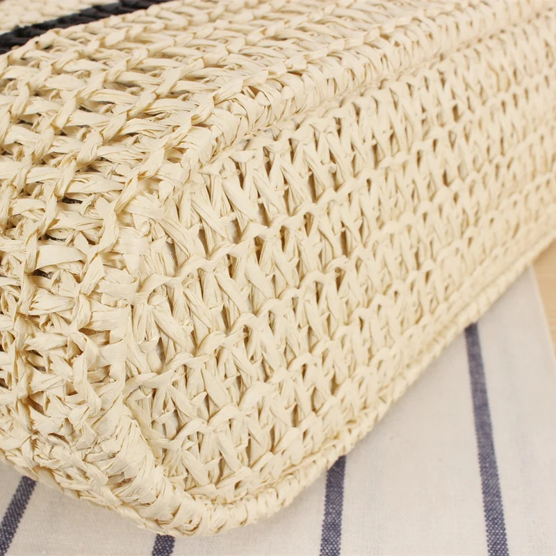 Moderne Strandtasche aus gewebtem Naturmaterial mit eleganten Griffen Skanto