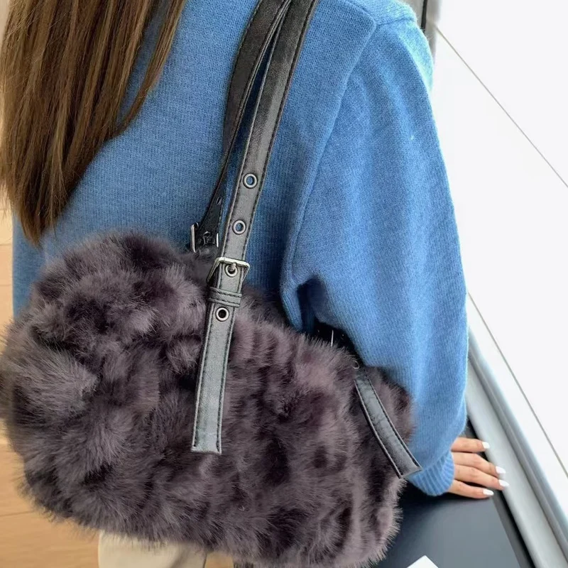Luxuriöse Kunstpelz Handtasche