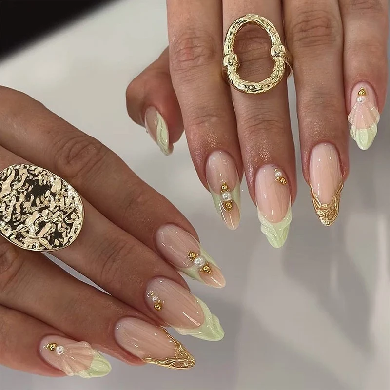 Stylisches Press-On Nail Set Brehn