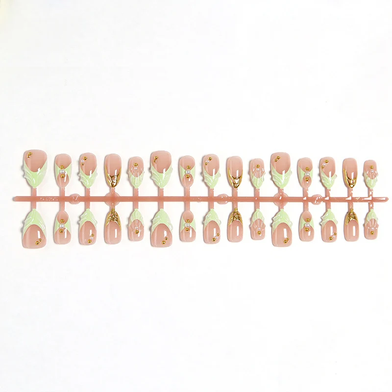 Stylisches Press-On Nail Set Brehn