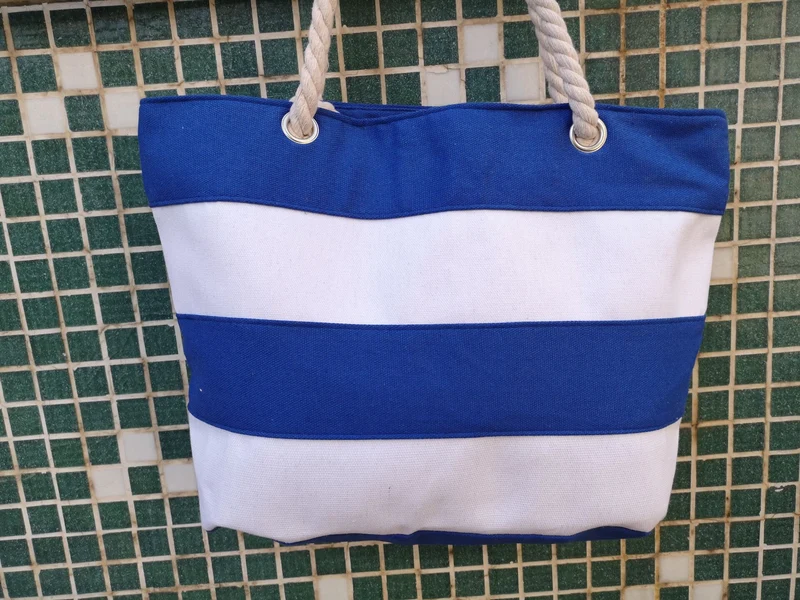 Stilvolle Strandtasche aus strapazierfähigem Canvas mit einzigartigem Seilgriff Skanto