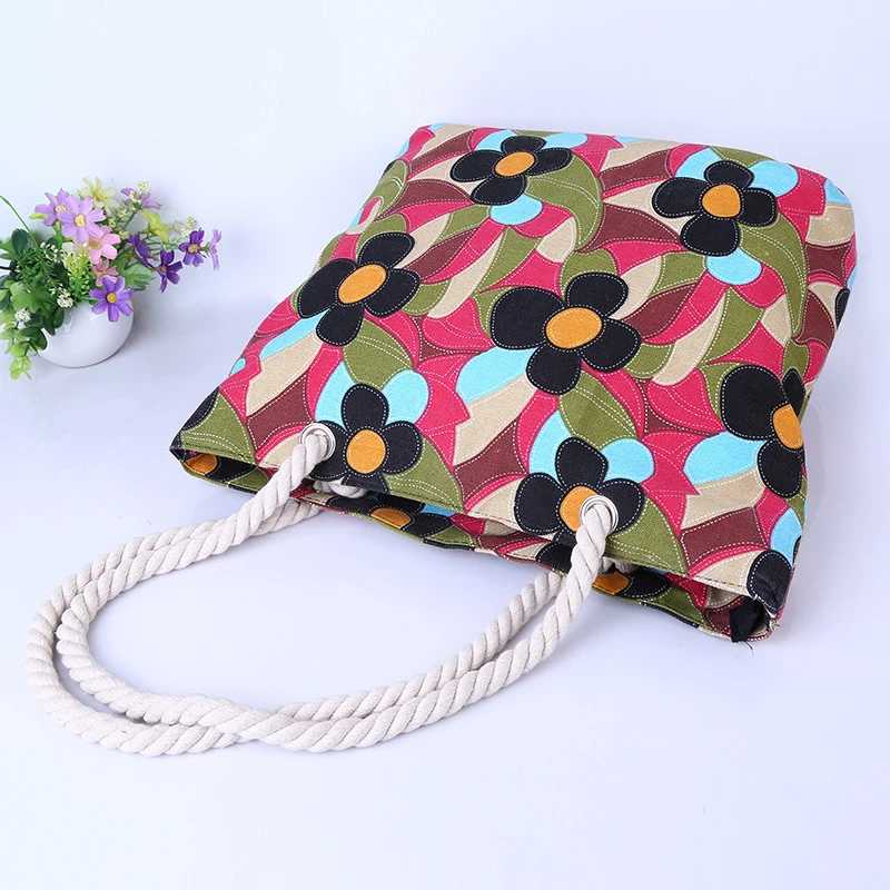 Große und bunte Strandtasche mit Blumenmuster Skanto