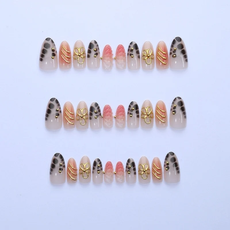 Elegantes Press-On Nail Art Set Brehn