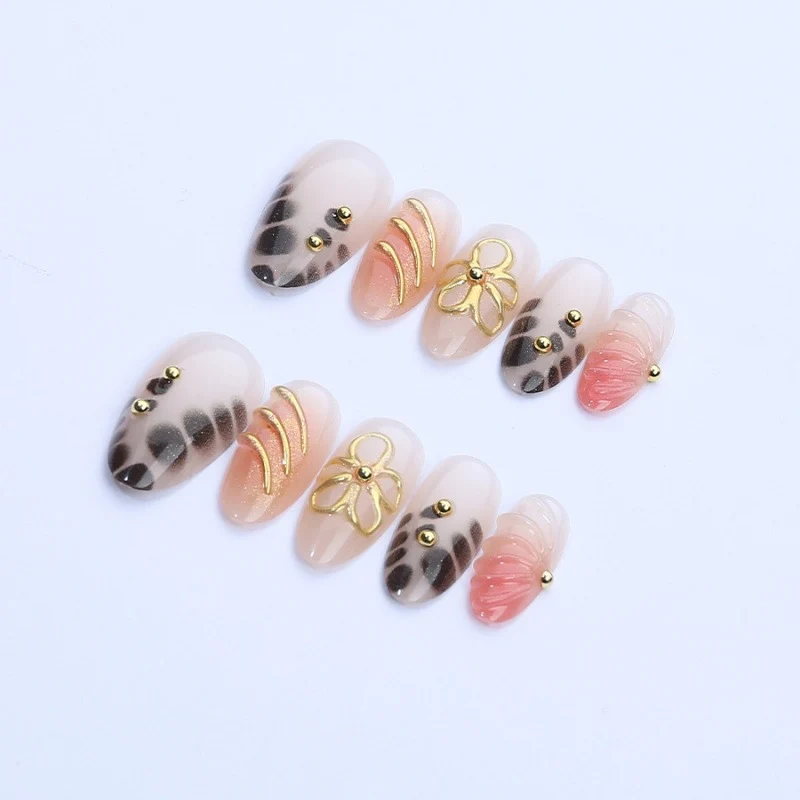 Elegantes Press-On Nail Art Set Brehn