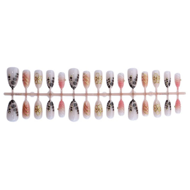 Elegantes Press-On Nail Art Set Brehn