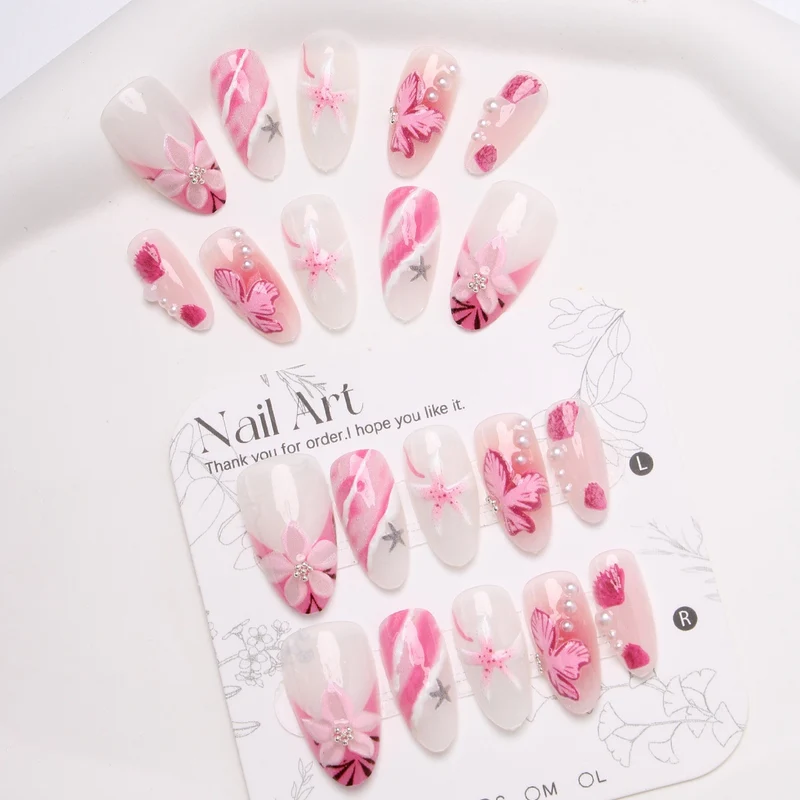 Elegantes mit Blumenakzenten verzierter Press-On-Nagel-Set Brehn