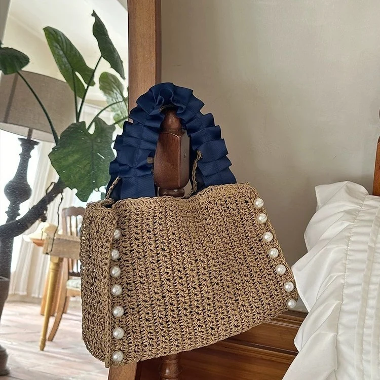 Moderne Strohtasche mit Rüschendetail Skanto