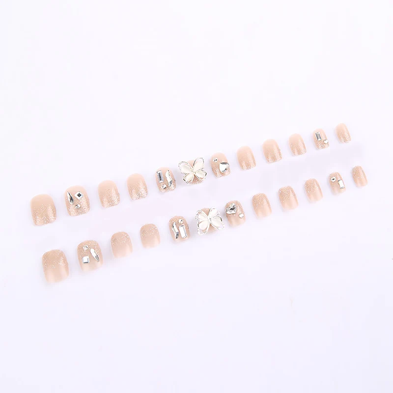 Künstlerisches Press-On Nageldesign