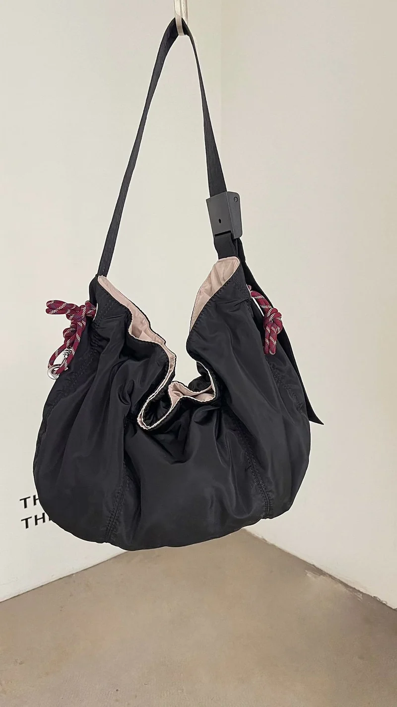 Funktionale Kordelzug-Schultertasche