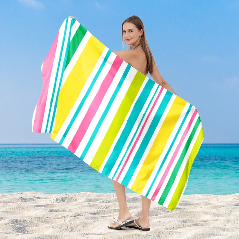 Strandtuch mit moderner, breiter Streifenstruktur Skanto