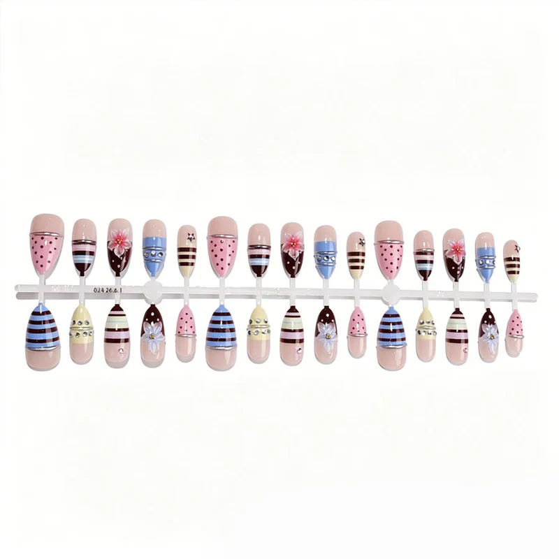 Dekorativer Press-On Nagelset Brehn