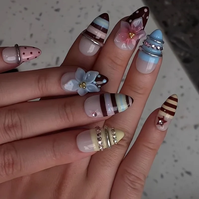 Dekorativer Press-On Nagelset Brehn