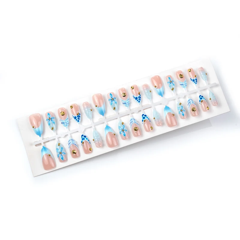 Dekorativer Press-On Nagelset mit ozean-inspiriertem Ästhetik