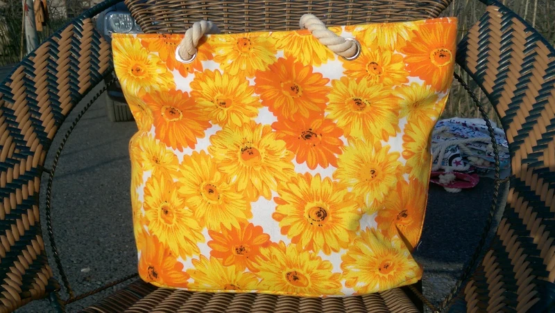 Bunte Strandtasche mit robusten Seilen Skanto