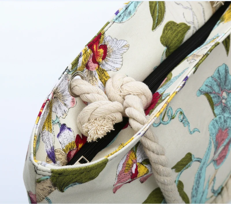 Elegante Strandtasche mit Blumenstickerei Skanto