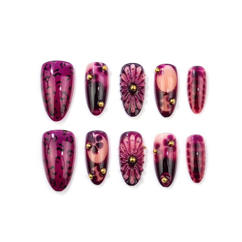 Dekoratives Press-On Nagelset mit künstlerischem Design