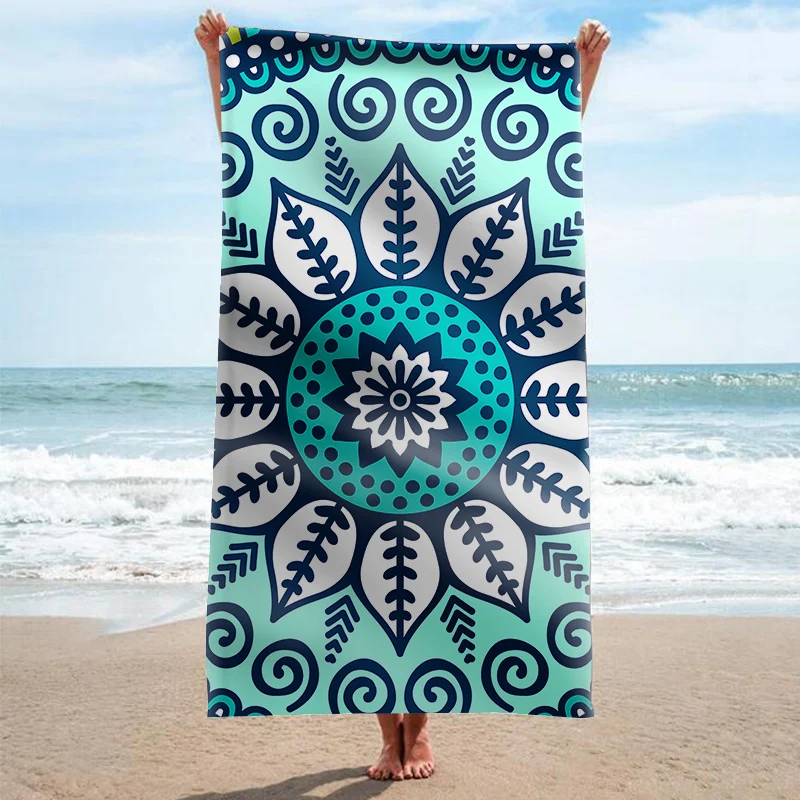 Strandtuch mit künstlerischem Mandala-Design Skanto