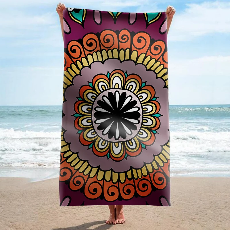 Strandtuch mit künstlerischem Mandala-Design Skanto