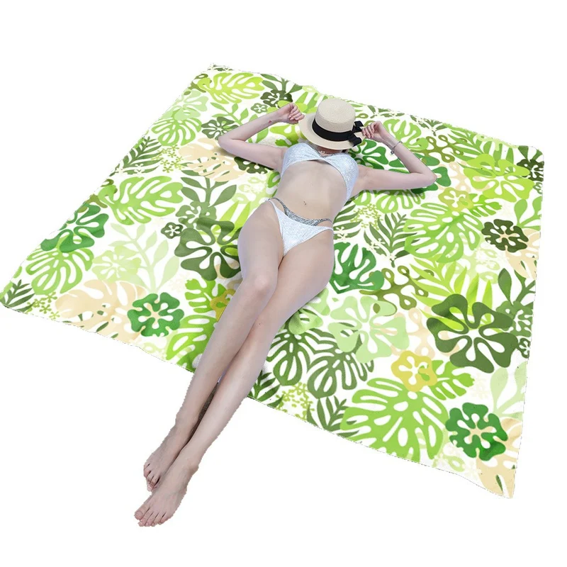 Stranddecke mit tropischem Blumendesign Skanto