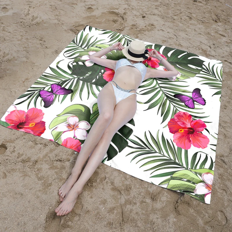 Stranddecke mit tropischem Blumendesign Skanto
