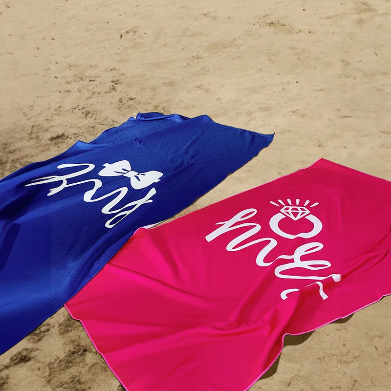 Strandtuch mit kreativem Herz-Design Skanto