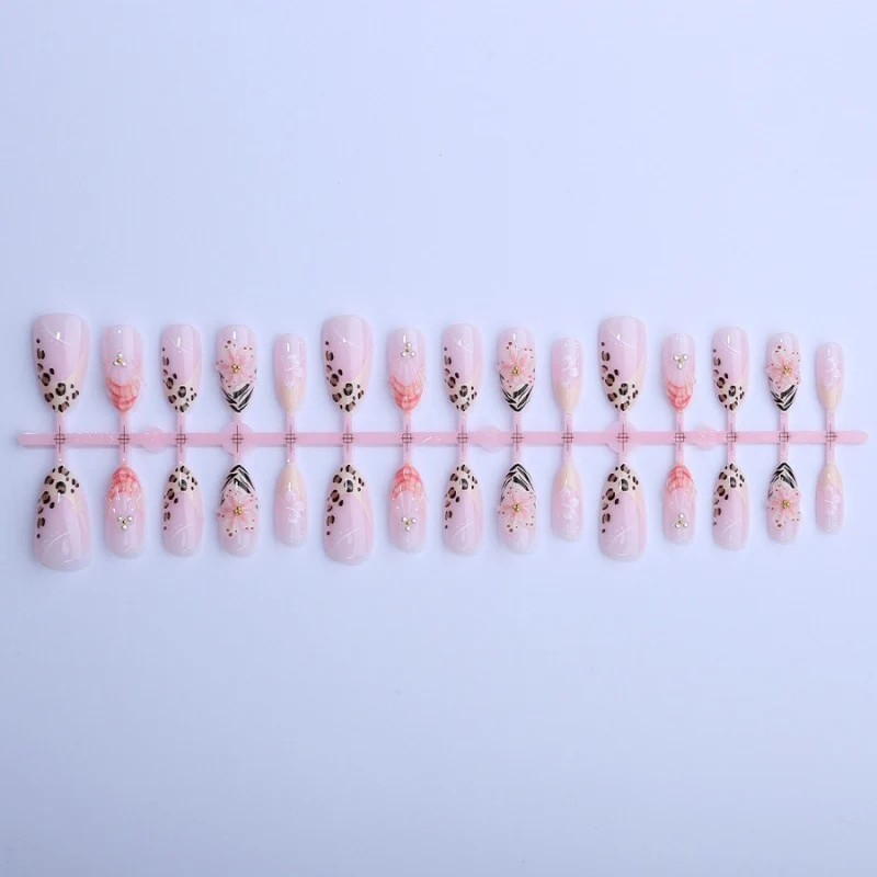 Chic Floral Design Press-On Nail Set Brehn