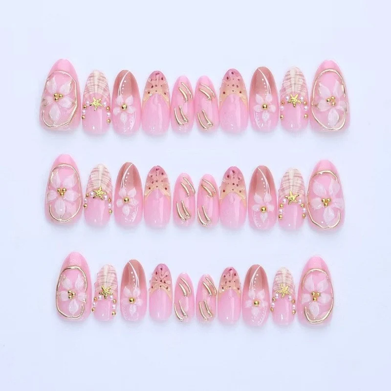 Künstlerisches Press-On-Nageldesign Brehn