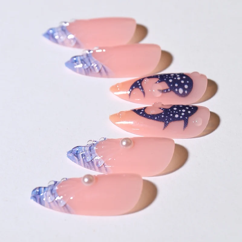 Künstlerische Ombre-Nageldesigns Brehn