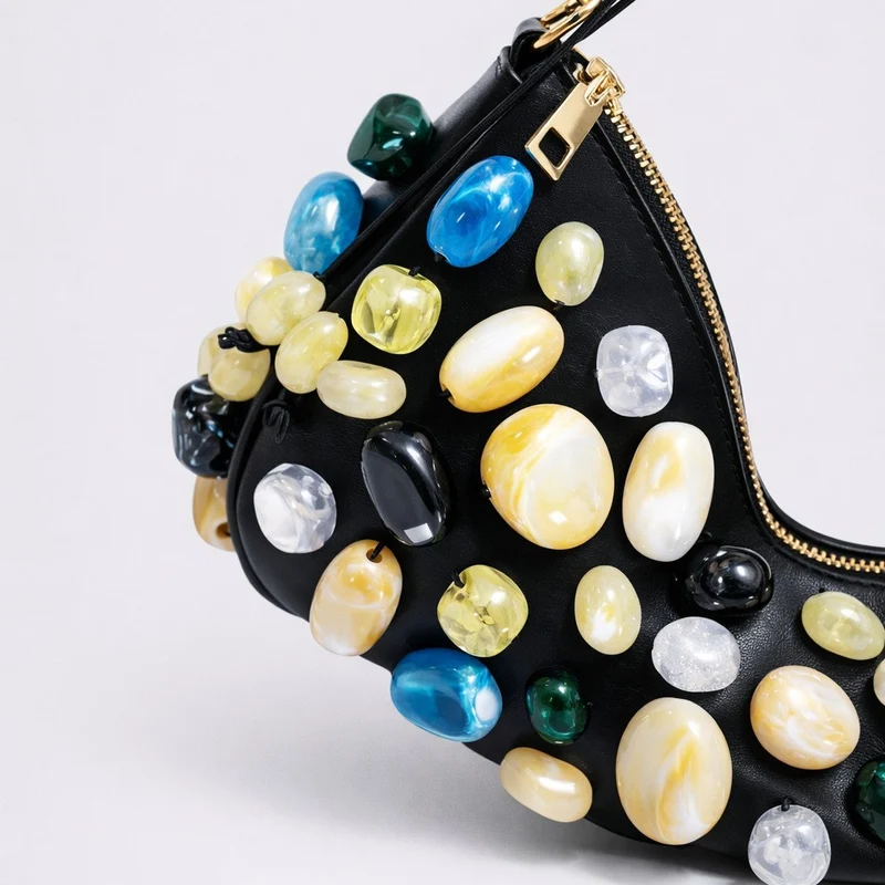 Dekorativer Perlen-Clutch