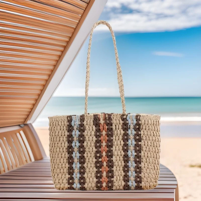 Handtasche aus geflochtenem Naturmaterial mit farbigen Akzenten Skanto