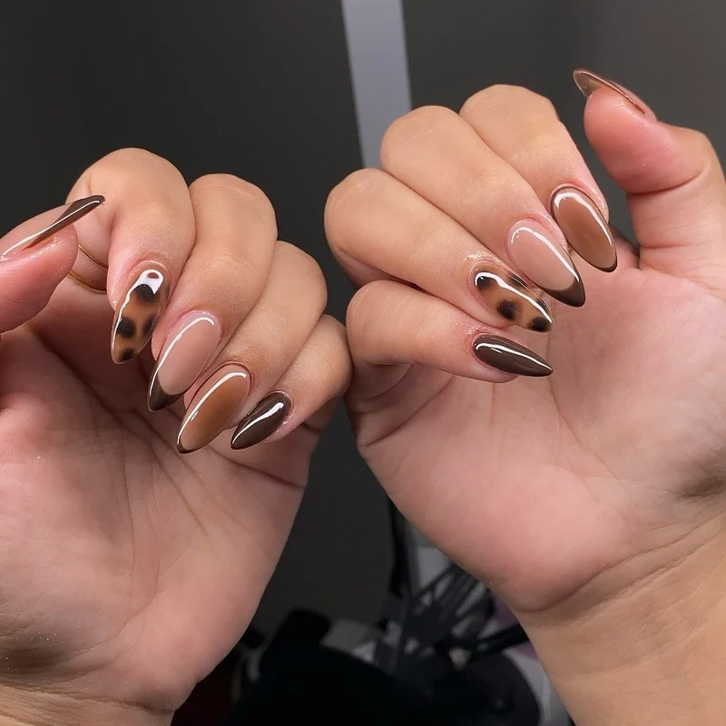 Künstlerisches Mandelförmiges Press-On Nagelset