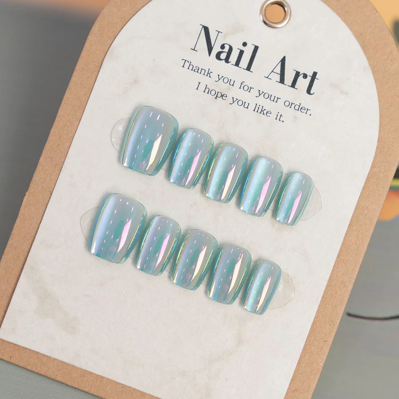 Stylisches Press-On-Nagelset mit schillerndem Finish Brehn