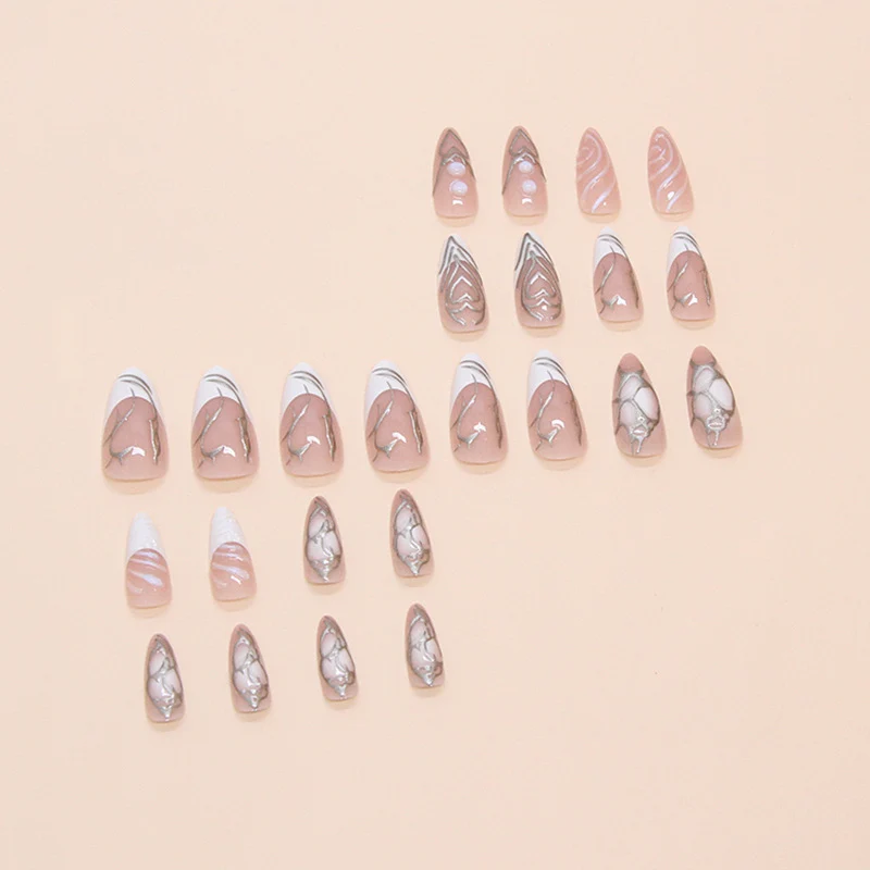 Stilvolle Lange Stiletto Press-On Nägel mit Irisierenden Design Brehn