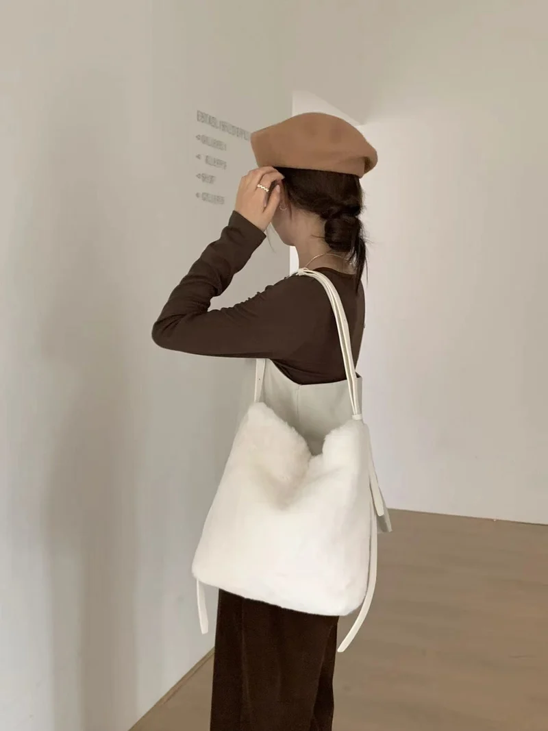 Zeitgenössische Kunstpelz-Handtasche