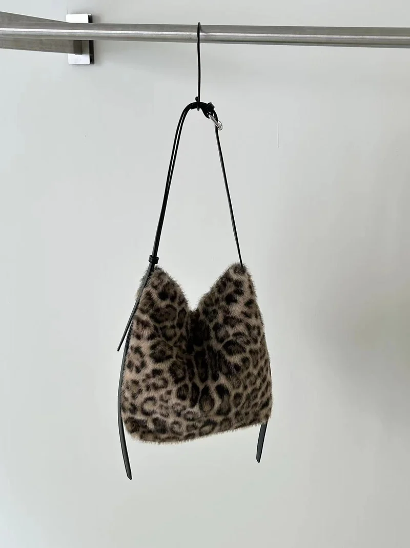 Zeitgenössische Kunstpelz-Handtasche