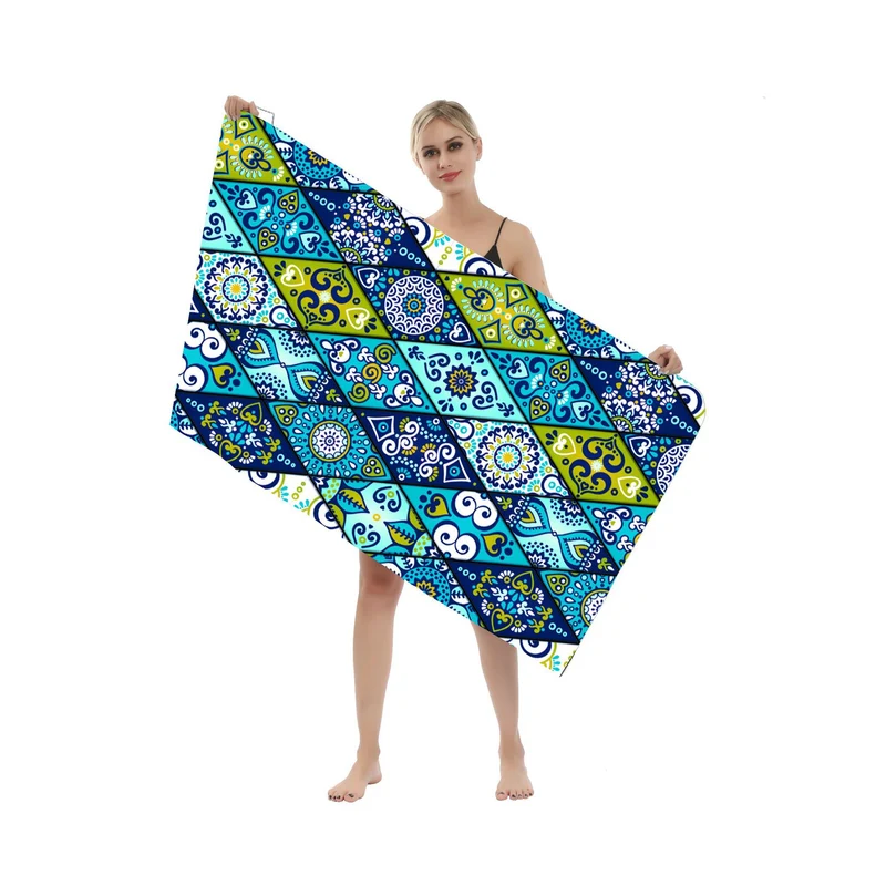 Multifunktionales Strandtuch im kreativen Mandala-Design Skanto