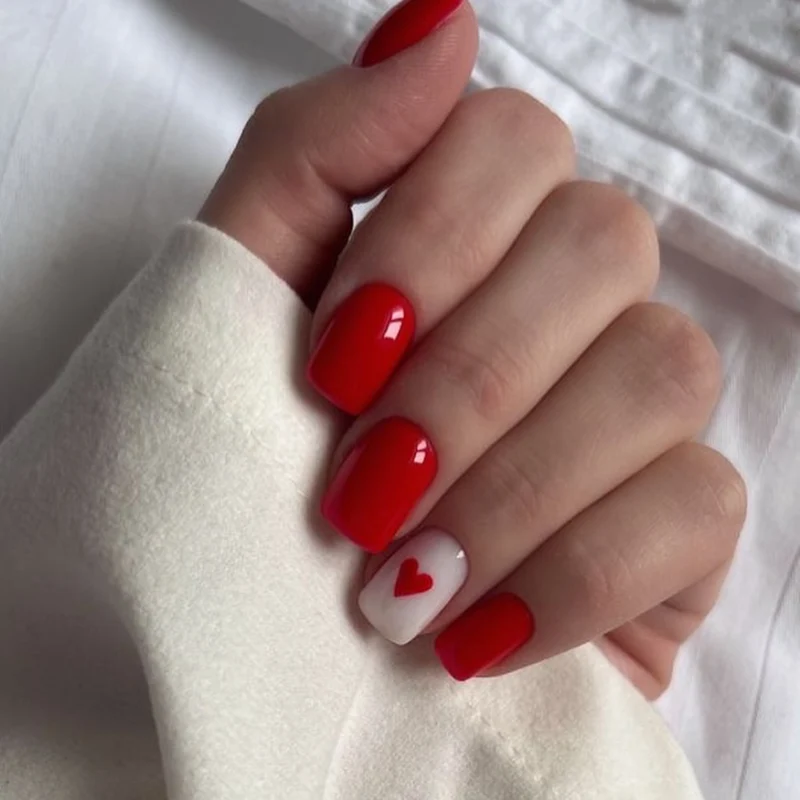 Stylisches Herzdesign Press-On Nagelset Brehn