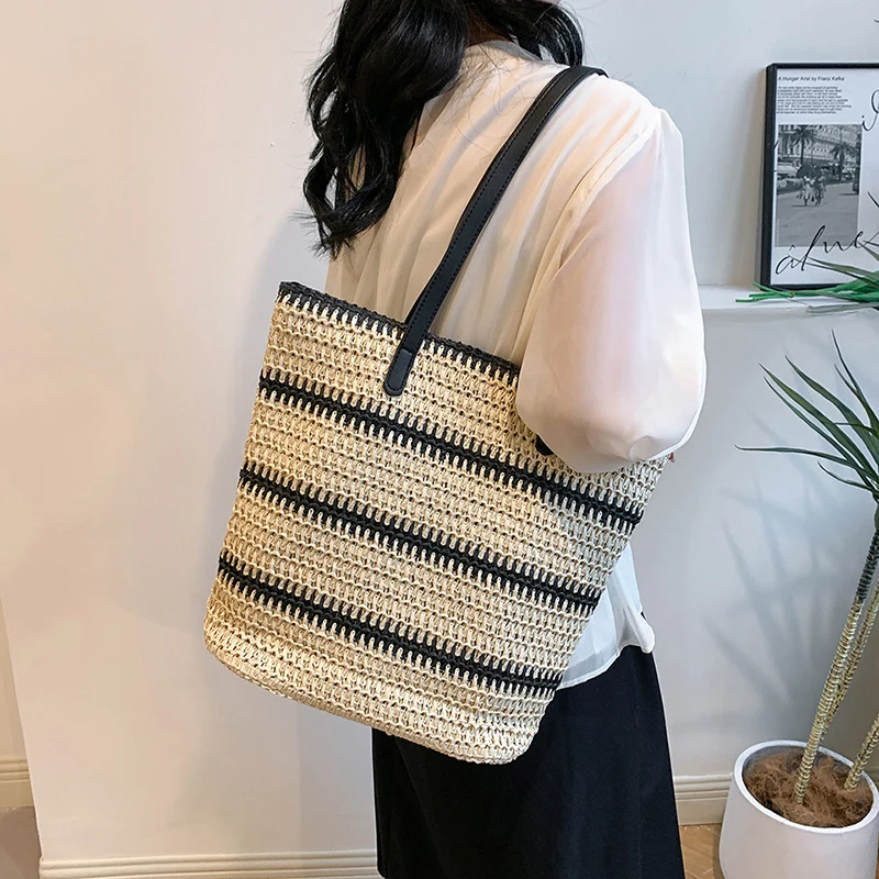 Handgemachte Strandtasche mit auffälligen Ledergriffen Skanto
