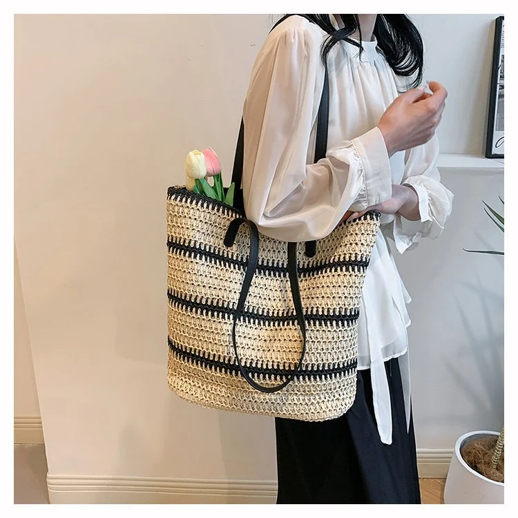 Handgemachte Strandtasche mit auffälligen Ledergriffen Skanto