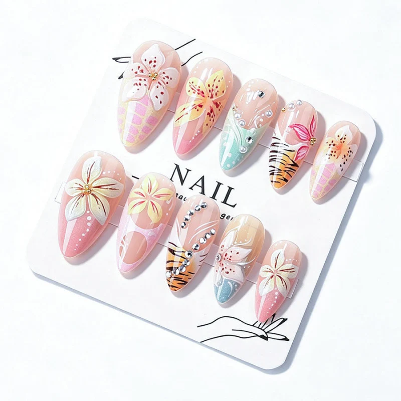 Dekoratives mit Blumen verziertes Press-On Nagelkunst-Set
